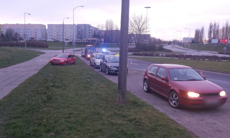 4/10 Roztrzaskane auta na Czartoryskiego