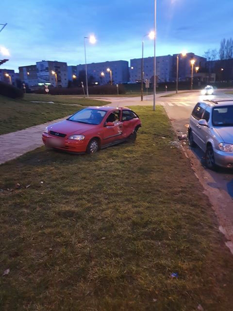 8/10 Roztrzaskane auta na Czartoryskiego