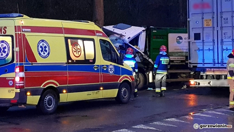 5/5 Czołówka ciężarówki i śmieciarki