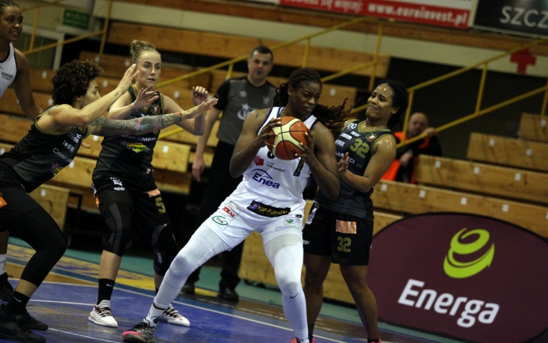 8/26 Akademiczki wygrywają z Widzewem