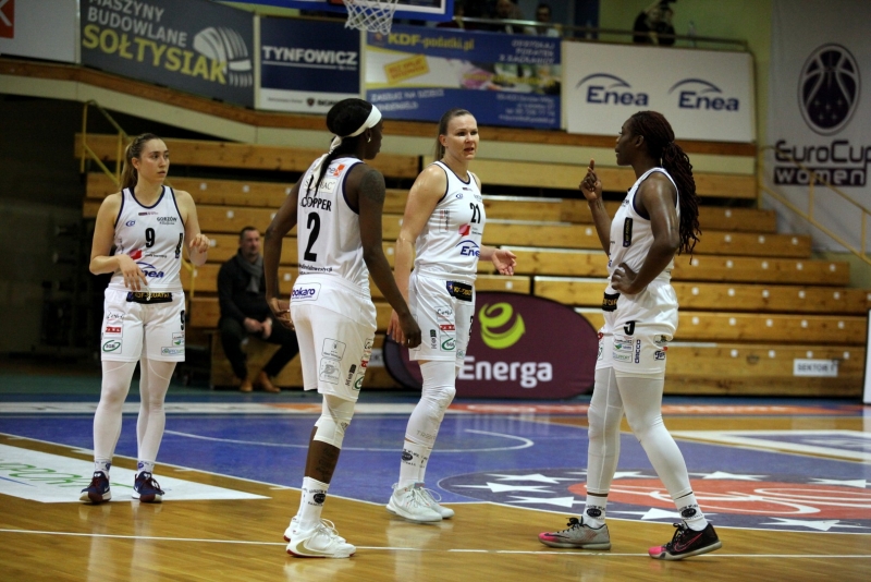 12/26 Akademiczki wygrywają z Widzewem