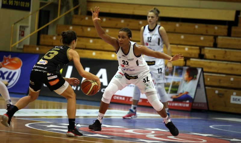 14/26 Akademiczki wygrywają z Widzewem