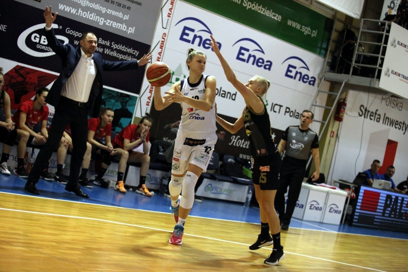 15/26 Akademiczki wygrywają z Widzewem