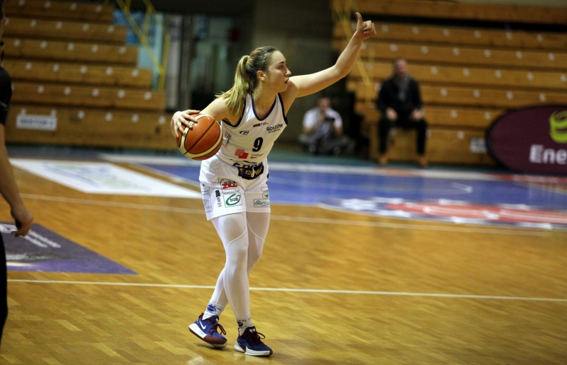 21/26 Akademiczki wygrywają z Widzewem