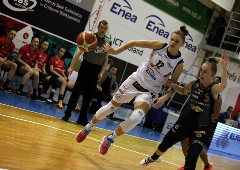 23/26 Akademiczki wygrywają z Widzewem