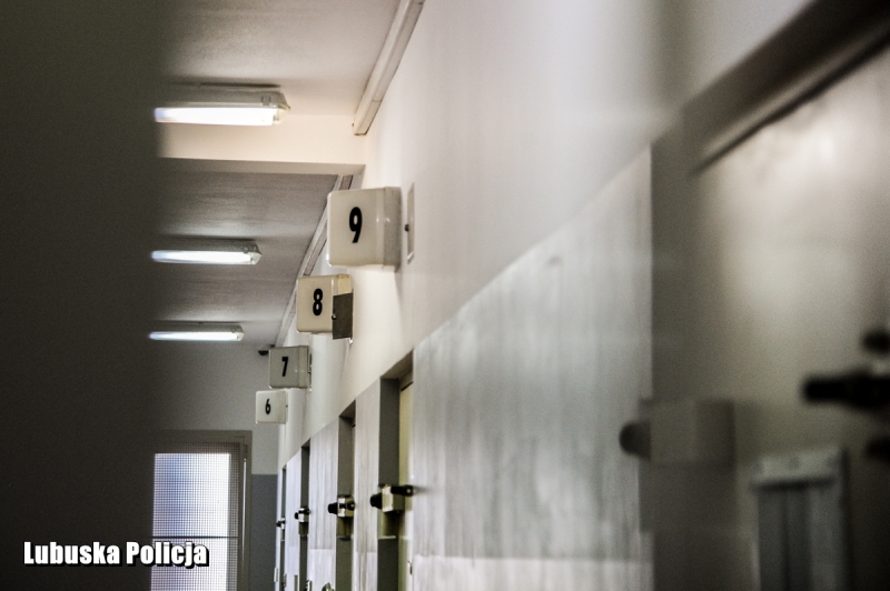 4/8 Oblali denaturatem i podpalili człowieka