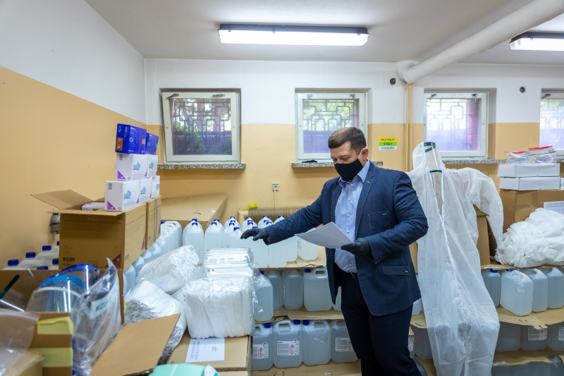 8/11 Miejski magazyn pełen środków ochrony osobistej