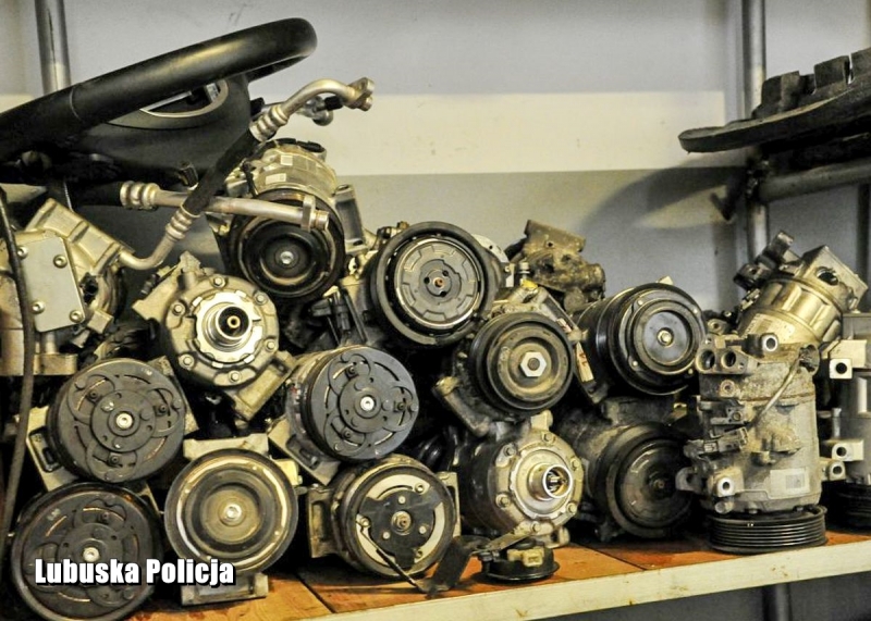 3/5 Policjanci zlikwidowali samochodową 