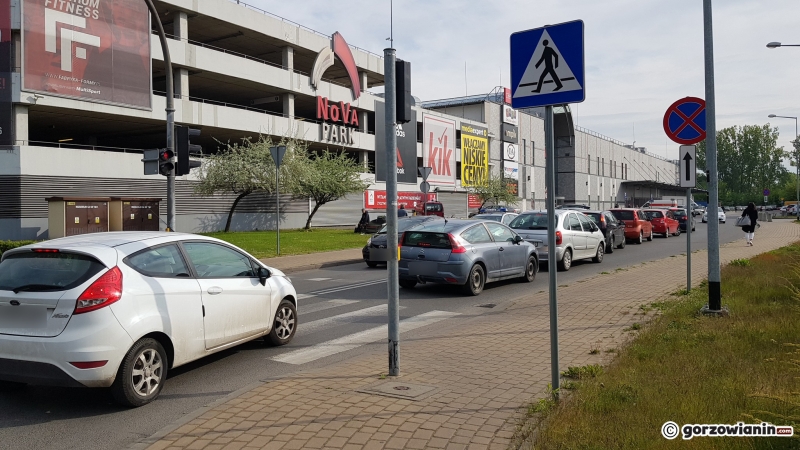 13/21 Sytuacja w galeriach handlowych