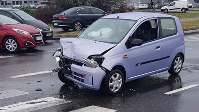 3/3 Wypadek z udziałem trzech aut na rondzie Kasprzaka