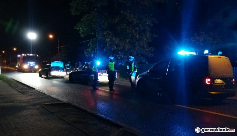 4/6 Kierujący uderzył hondą w drzewo w Bogdańcu