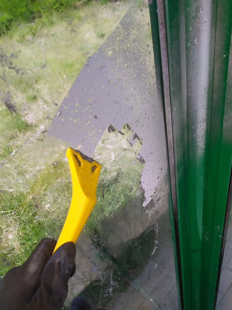 5/11 Czyszczenie wiat przystankowych na Zakanalu