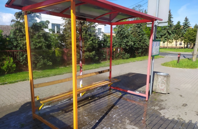 8/11 Czyszczenie wiat przystankowych na Zakanalu