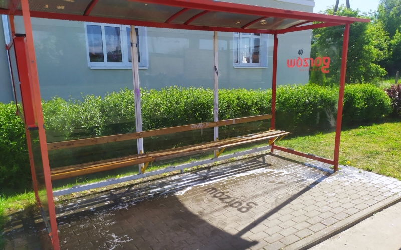 10/11 Czyszczenie wiat przystankowych na Zakanalu