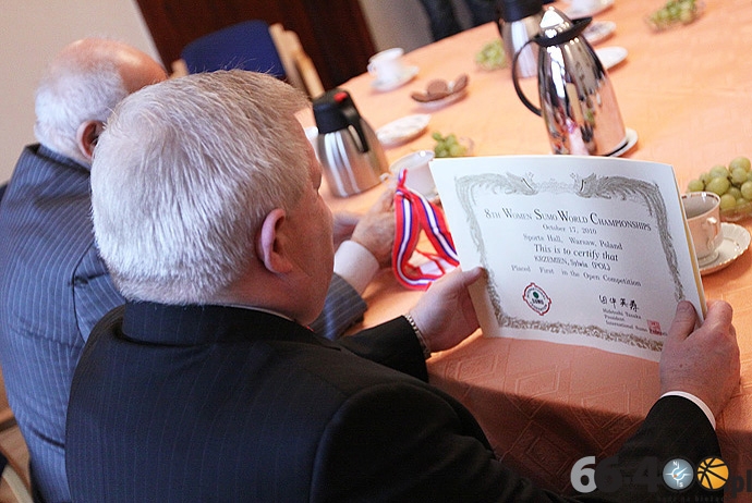 14/14 Prezydent na kawie z sumokami