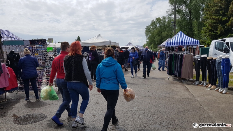 4/14 Tłumy na gorzowskiej giełdzie
