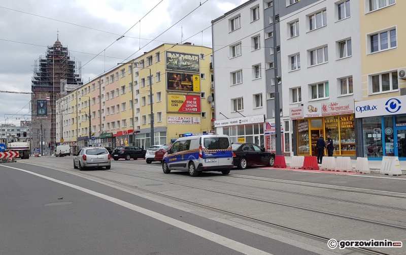 2/7 Kierowcy ukarani mandatami za parkowanie na ścieżce rowerowej