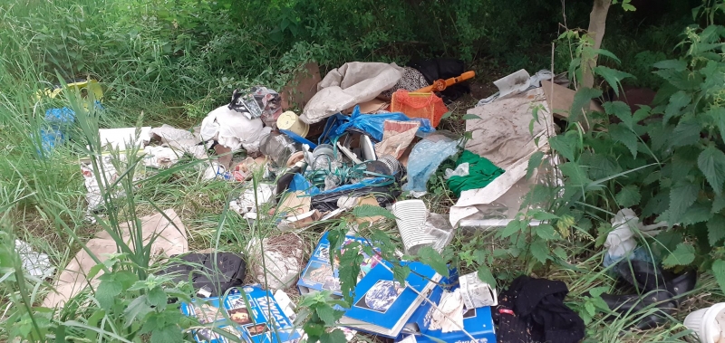 3/5 Śmieci przy ul. Fabrycznej