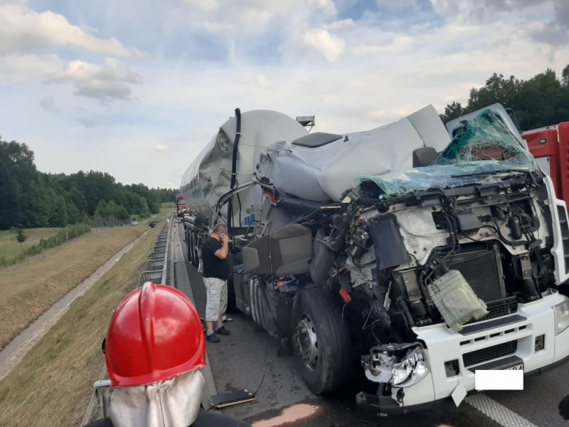 3/4 Zderzenie dwóch ciężarówek na S3