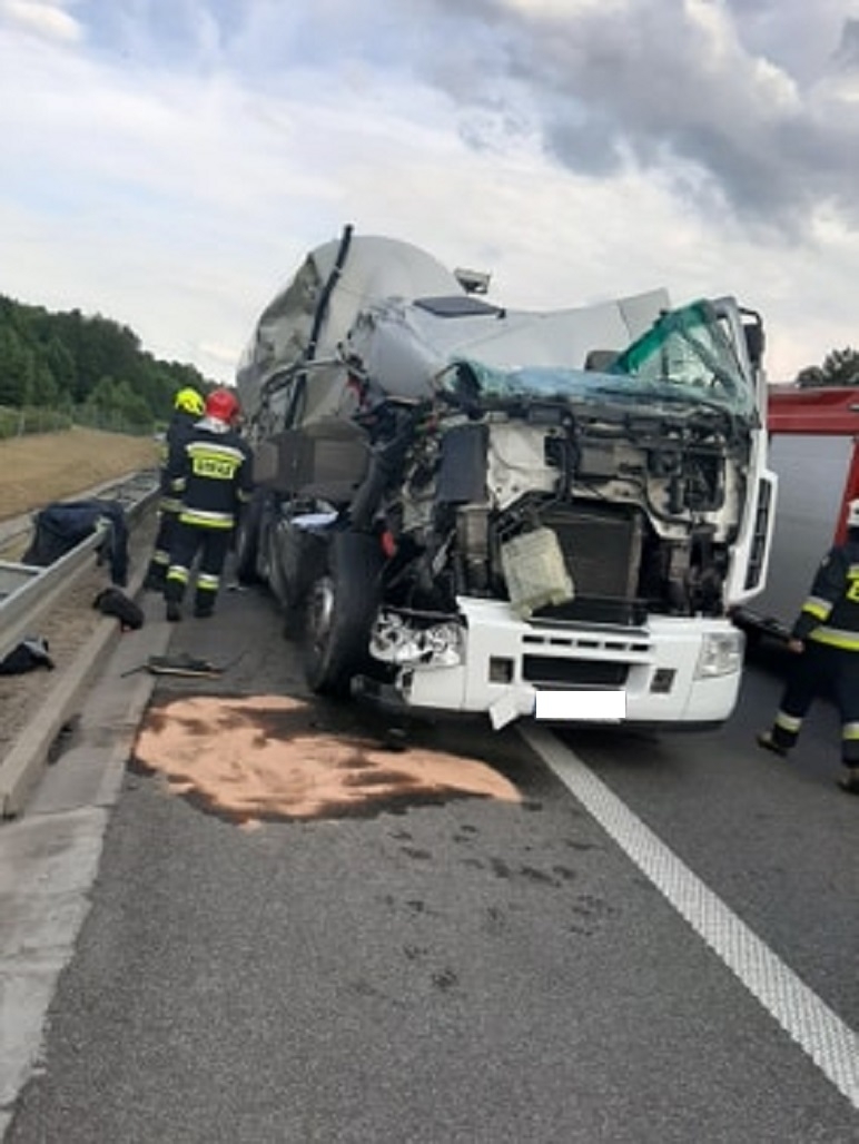 4/4 Zderzenie dwóch ciężarówek na S3