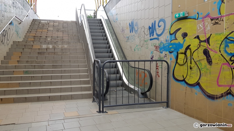 10/11 Zdewastowane przejście podziemne przy ul. Piłsudskiego