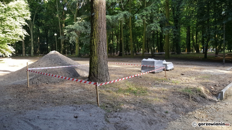 6/10 Trwa rewitalizacja parku Kopernika