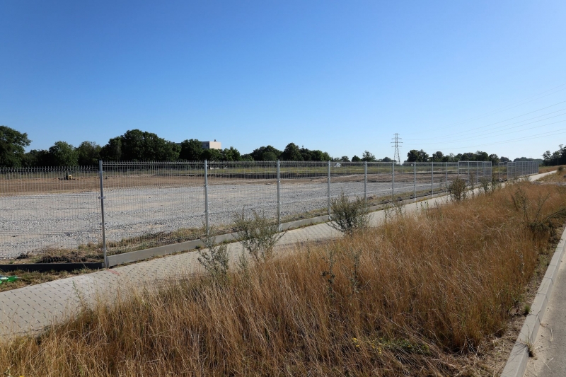 3/7 Budowa salonu samochodów ciężarowych przy Miłej