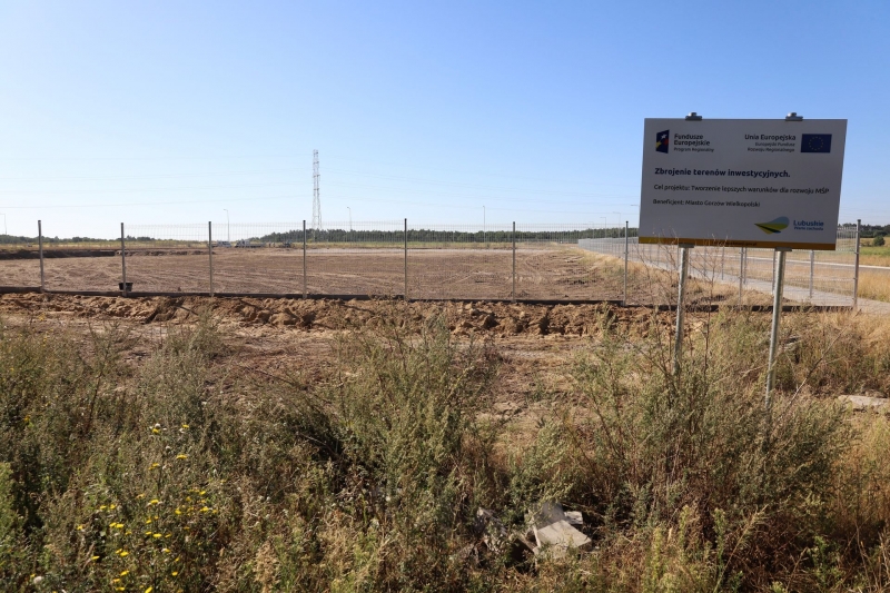 7/7 Budowa salonu samochodów ciężarowych przy Miłej