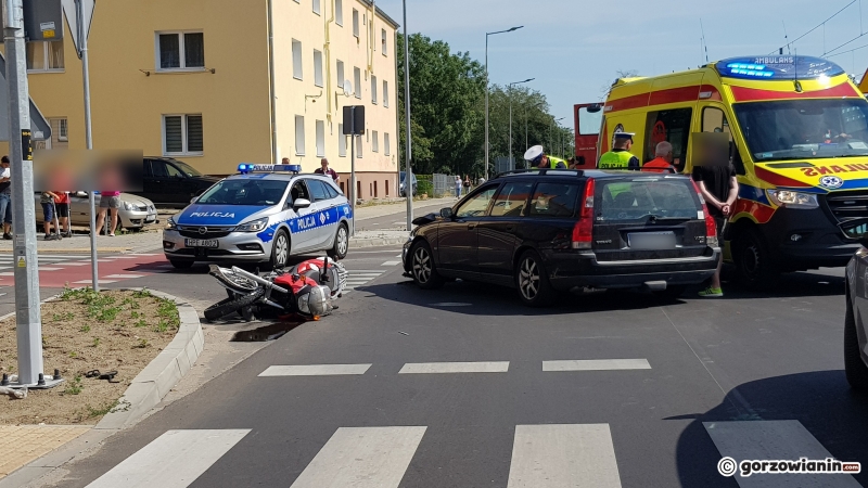 2/6 Czołówka volvo i motocykla