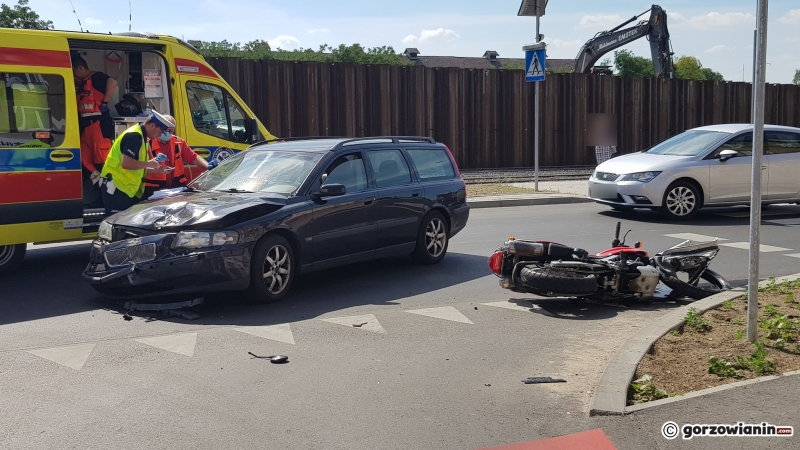 6/6 Czołówka volvo i motocykla