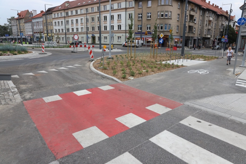 21/24 Ostatnie prace przy ul. Sikorskiego