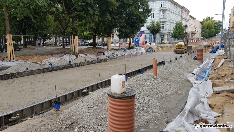 8/11 Budowa torowiska na Chrobrego