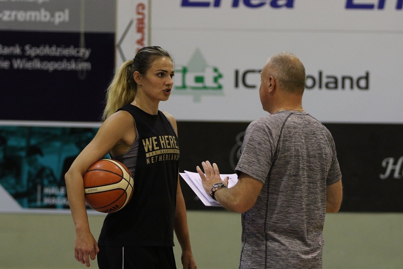 6/13 Pierwszy trening koszykarek