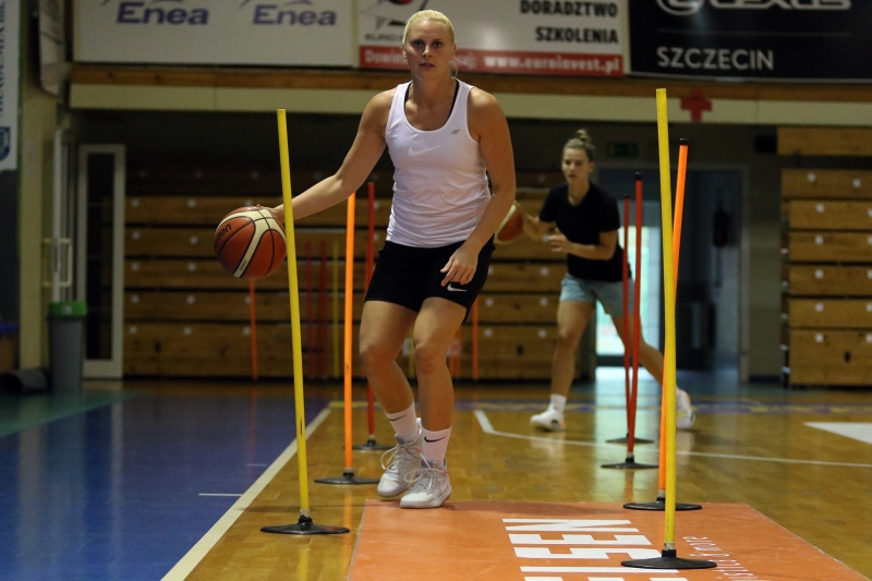 8/13 Pierwszy trening koszykarek