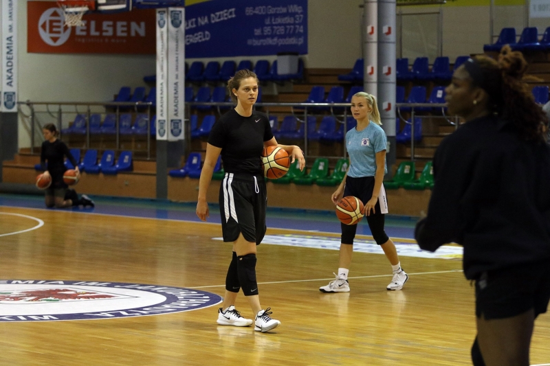 13/13 Pierwszy trening koszykarek