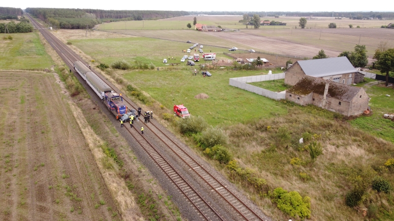 7/15 Kierowca volkswagena wjechał pod pociąg
