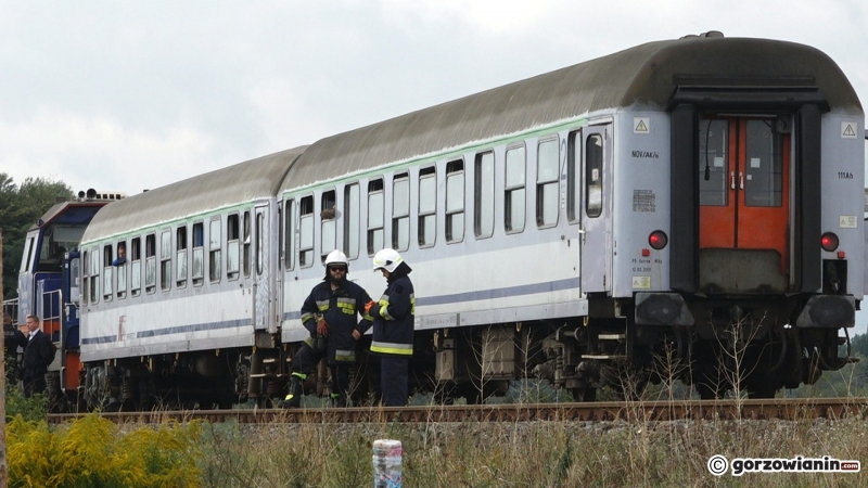 15/15 Kierowca volkswagena wjechał pod pociąg