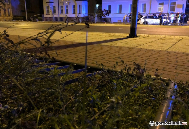 6/6 Kierujący audi przebił bariery przy ul. Grobla