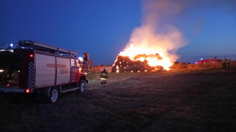 2/4 Pożar stogów siana