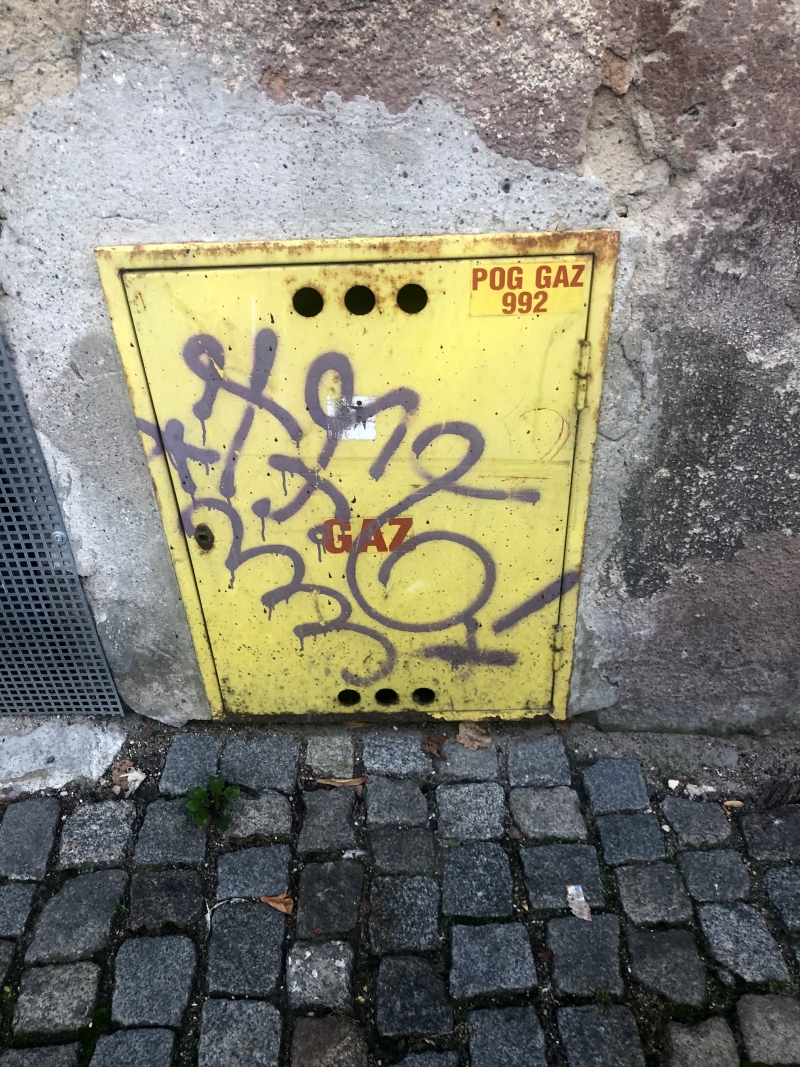 5/10 Zniszczone skrzynki gazowe