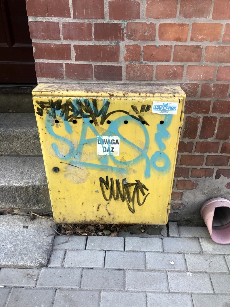 6/10 Zniszczone skrzynki gazowe
