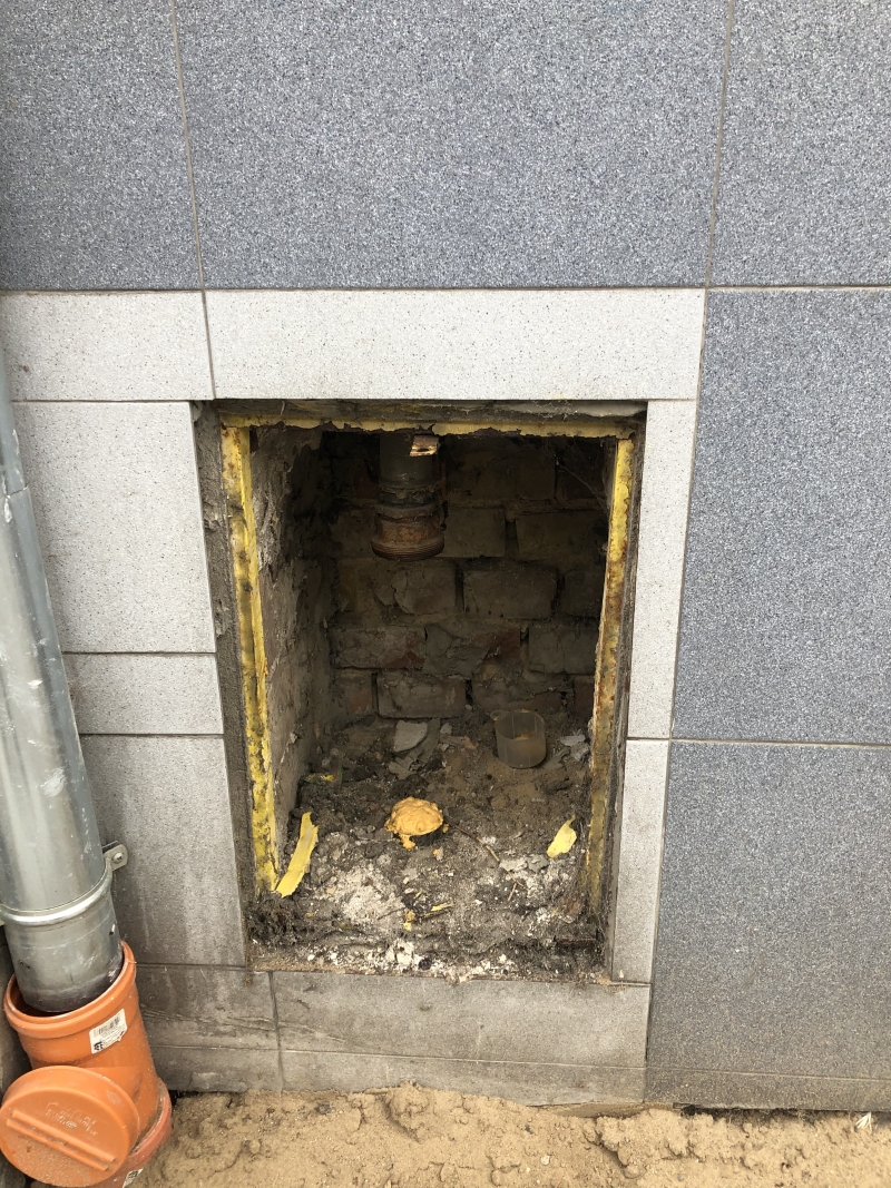 7/10 Zniszczone skrzynki gazowe