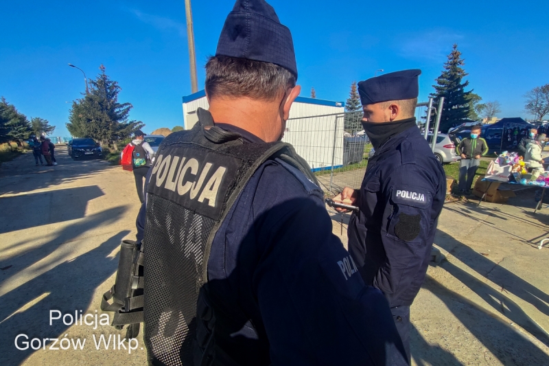 3/12 Bez maseczek na giełdzie. Posypały się mandaty