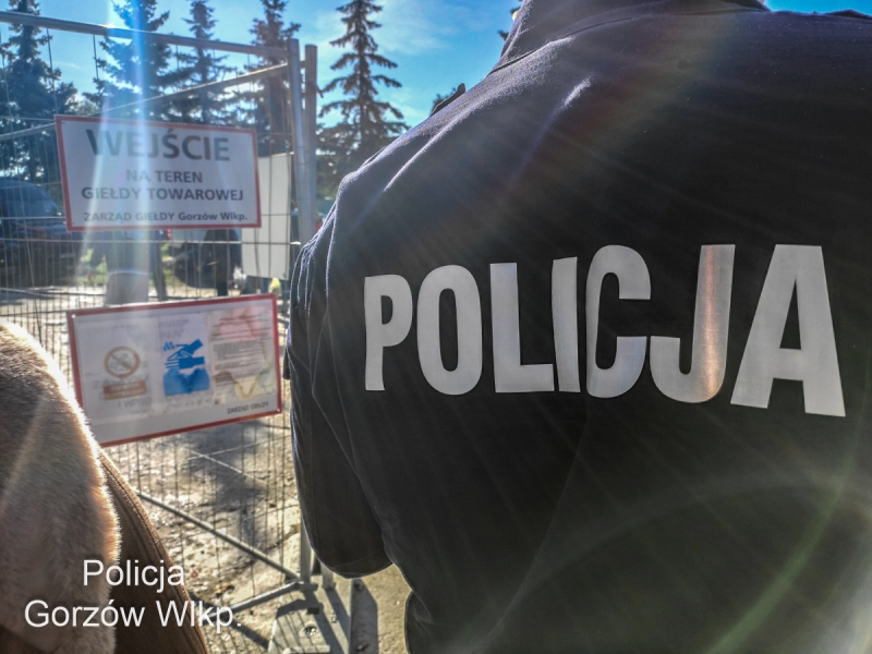 6/12 Bez maseczek na giełdzie. Posypały się mandaty