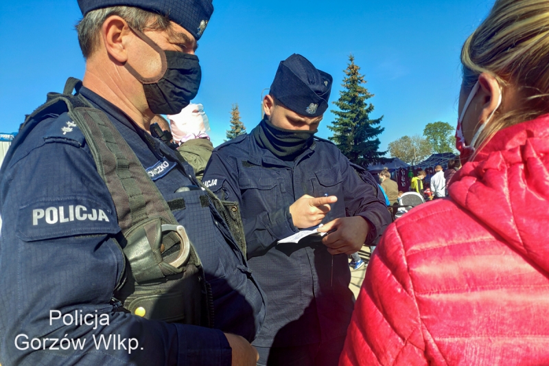 9/12 Bez maseczek na giełdzie. Posypały się mandaty