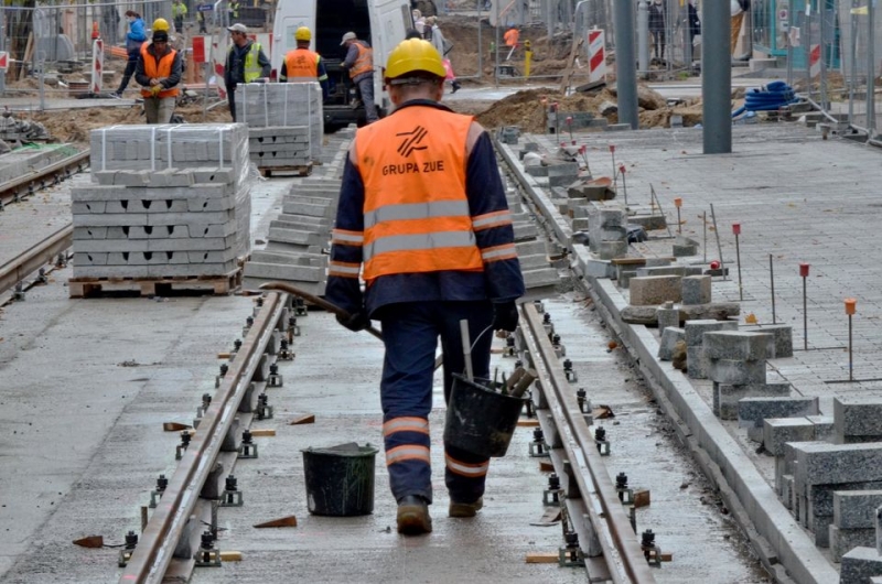 4/4 Prace wre przy torowisku na Chrobrego