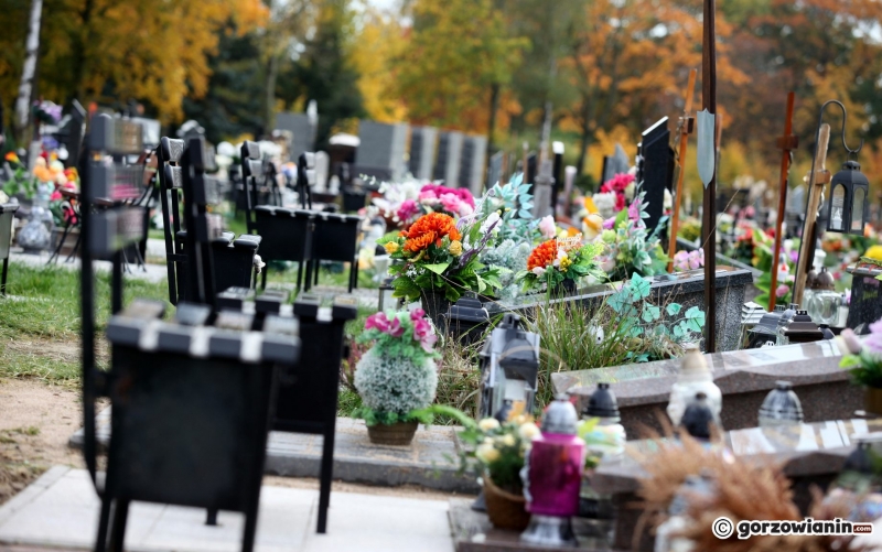 13/24 Porządki na cmentarzu przed Wszystkimi Świętymi