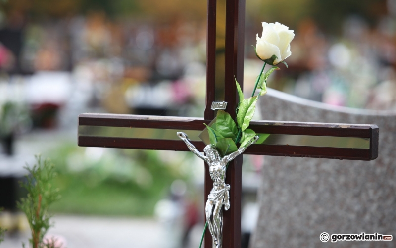 23/24 Porządki na cmentarzu przed Wszystkimi Świętymi