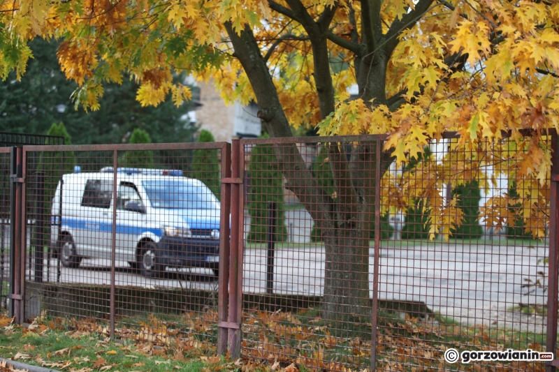 5/5 Policyjne radiowozy przed gorzowskimi kościołami