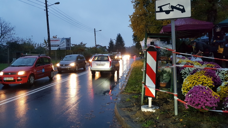 4/9 Gorzowianie ruszyli na cmentarze tuż przed zamknięciem